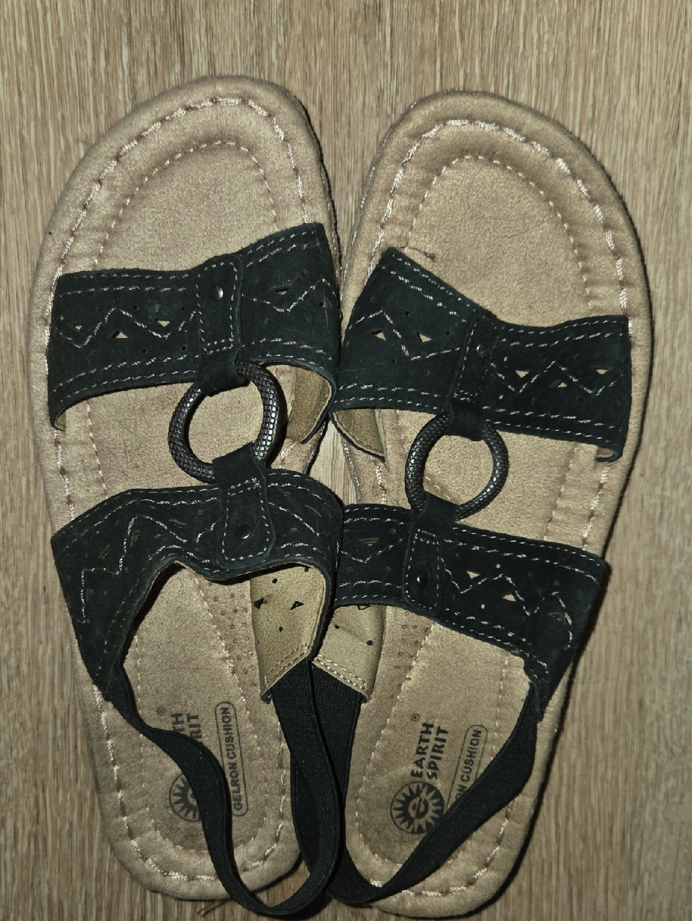Earth Spirit Black Suede Ring-Accent Comfort Sandals